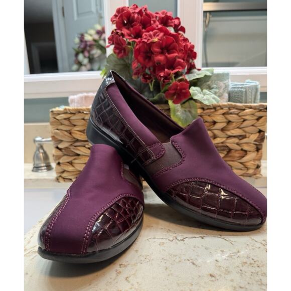 Clarks Shoes - Clarks Collection Women’s Comfort Shoes 10M Wine Fabric Faux Leather Preowned